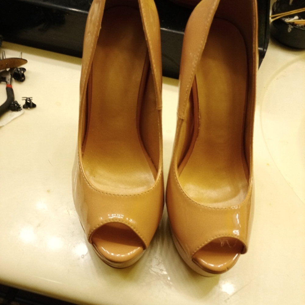 Light pink size 8 pumps